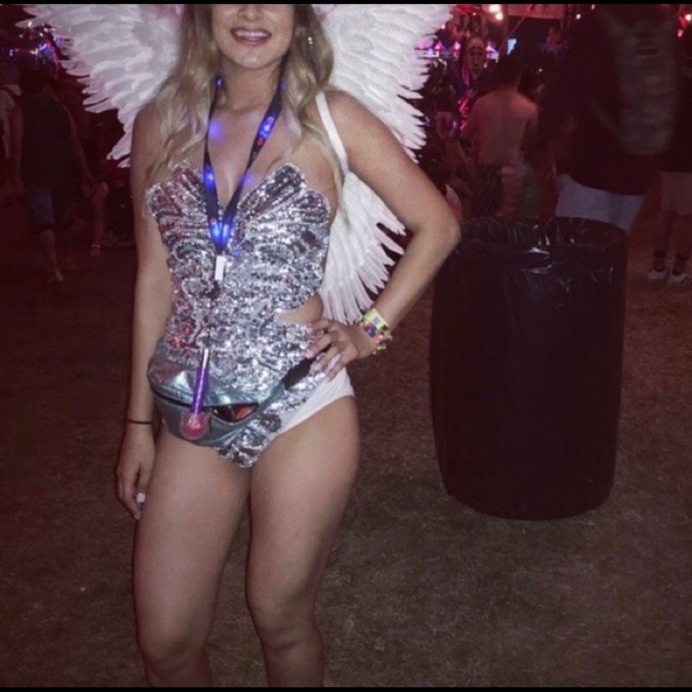SILVER SEQUIN WRAP / BODYSUIT โ๏ธ๐จ - Picture 2 of 6